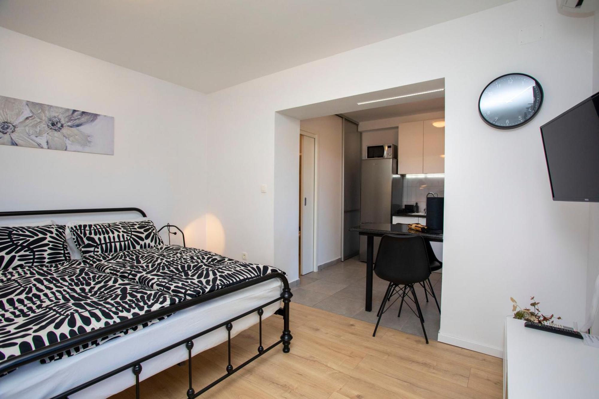 Studio Apartment Mia Rabac Eksteriør billede