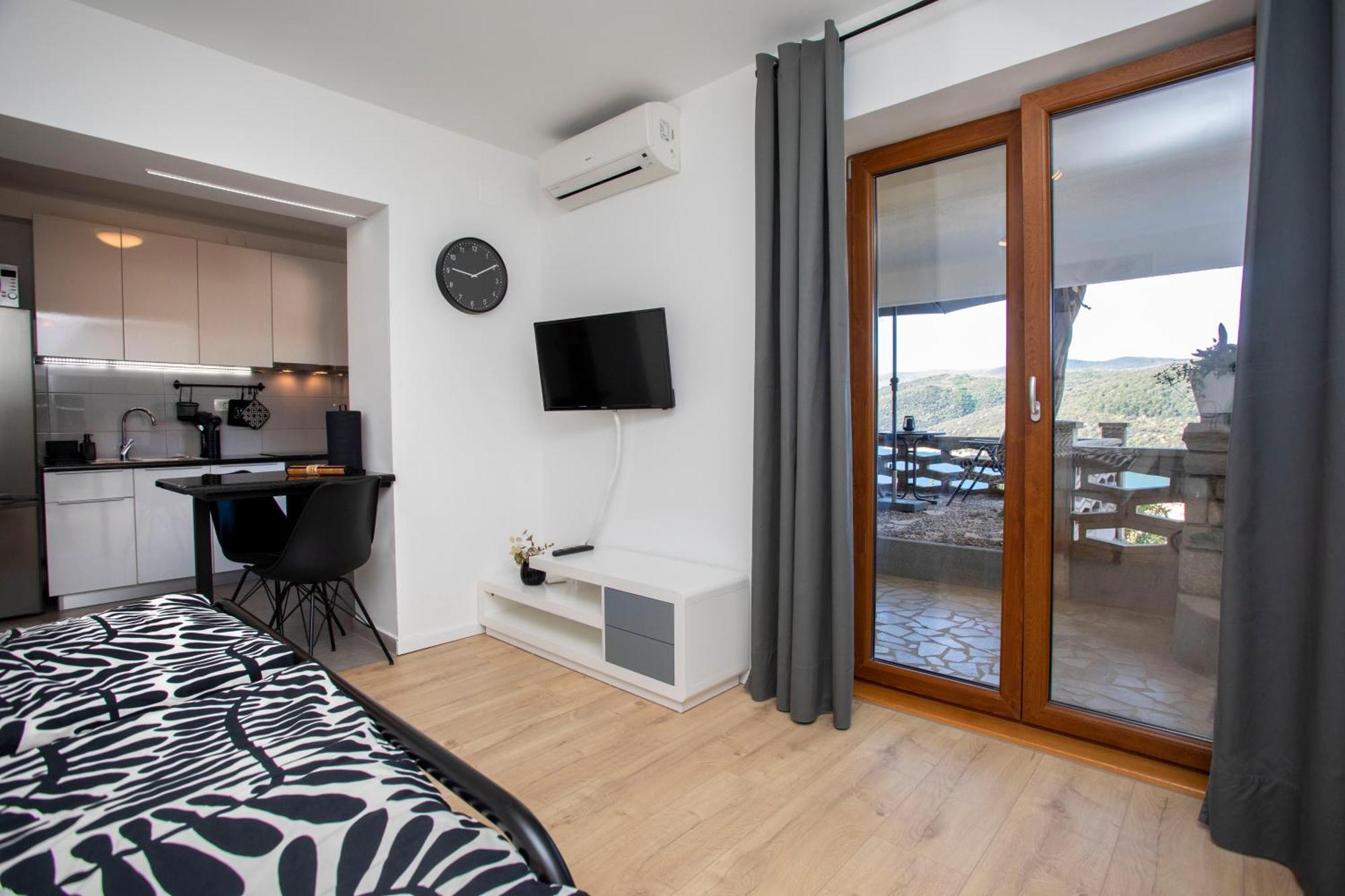 Studio Apartment Mia Rabac Eksteriør billede